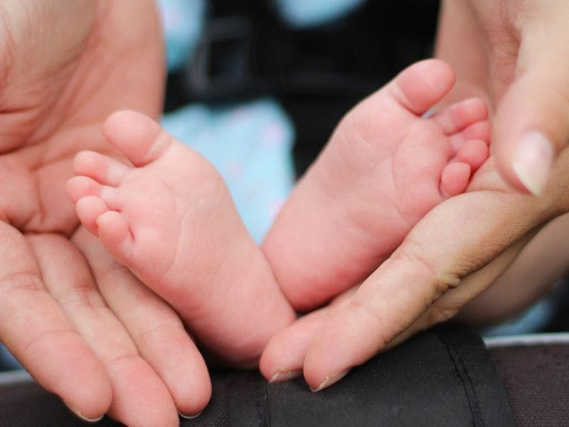 babys feet in mums hands